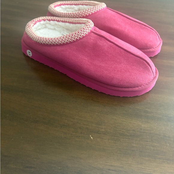 NWOT Ugg Like Women’s Pink Slipper Shoes 8.5 Comfy Casual - Picture 2 of 7